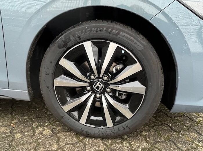Honda Civic e: HEV Elegance